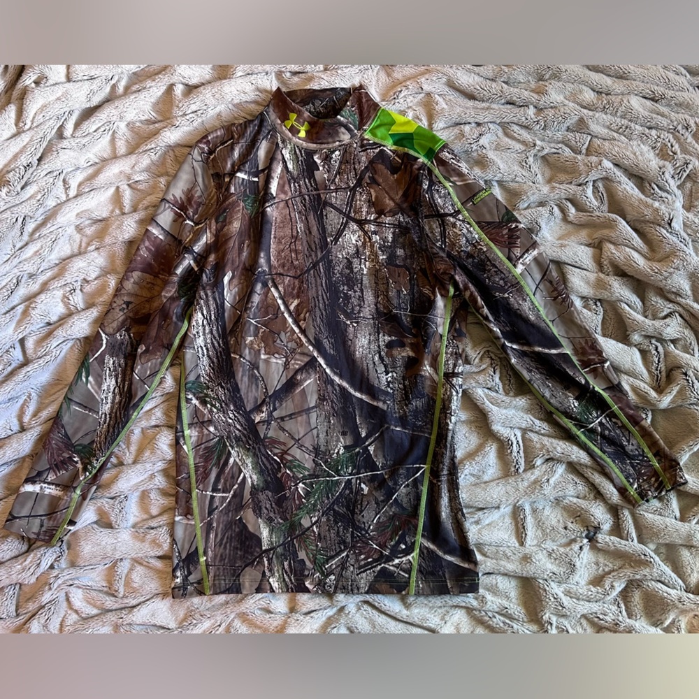 Men’s Under Armour Scent Control HeatGear Camo Shirt